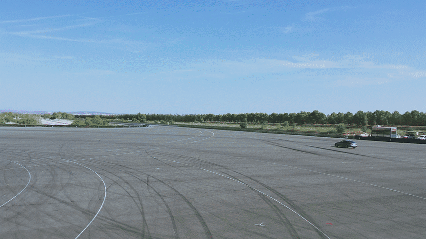Gif di un'auto in movimento