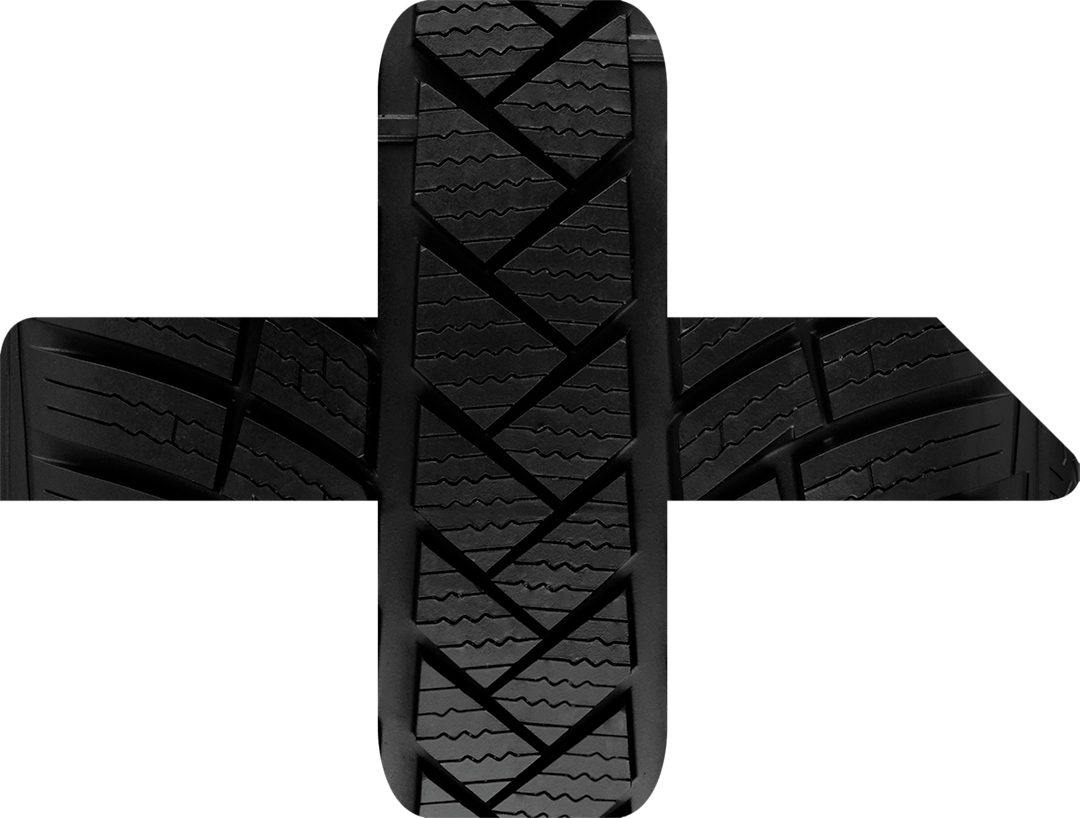 Vista ravvicinata di un pneumatico con il simbolo del riciclo.